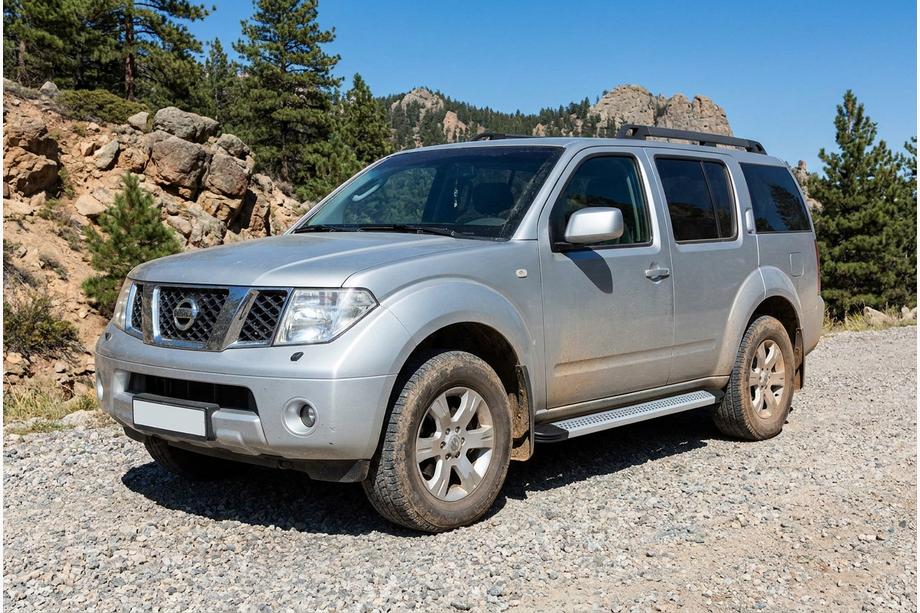 Nissan Pathfinder R51 2005–2014 Bočné nášľapy Maya V2 (2 ks, hliník) Image