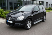 Nissan Qashqai 2007–2010 Bočné nášľapy Maya V2 (2 ks, hliník) fotografia 1