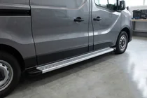 Opel Vivaro 2015–2019 Bočné nášľapy Maya V2 (2 ks, hliník) fotografia 1