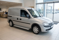 Opel Combo 2002–2012 Bočné nášľapy Maya V2 (2 ks, hliník) fotografia 1