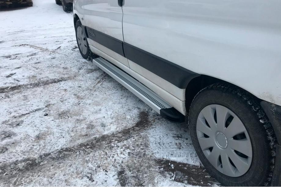 Peugeot Partner 1996–2008 Bočné nášľapy Maya V2 (2 ks, hliník) Image