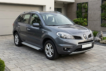 Renault Koleos 2008–2016 Bočné nášľapy Maya V2 (2 ks, hliník) fotografia 1