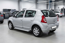 Renault Sandero 2007–2013 Bočné nášľapy Maya V2 (2 ks, hliník) fotografia 1