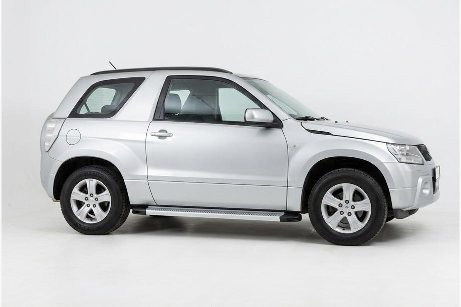 Suzuki Grand Vitara 2005–2017 Bočné nášľapy Maya V2 (2 ks, hliník) Image