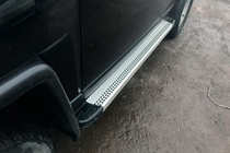 Toyota FJ Cruiser 2006–2022 Bočné nášľapy Maya V2 (2 ks, hliník) fotografia 1