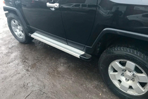Toyota FJ Cruiser 2006–2022 Bočné nášľapy Maya V2 (2 ks, hliník) fotografia 3