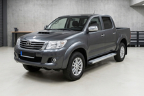 Toyota Hilux 2006–2015 Bočné nášľapy Maya V2 (2 ks, hliník) fotografia 1