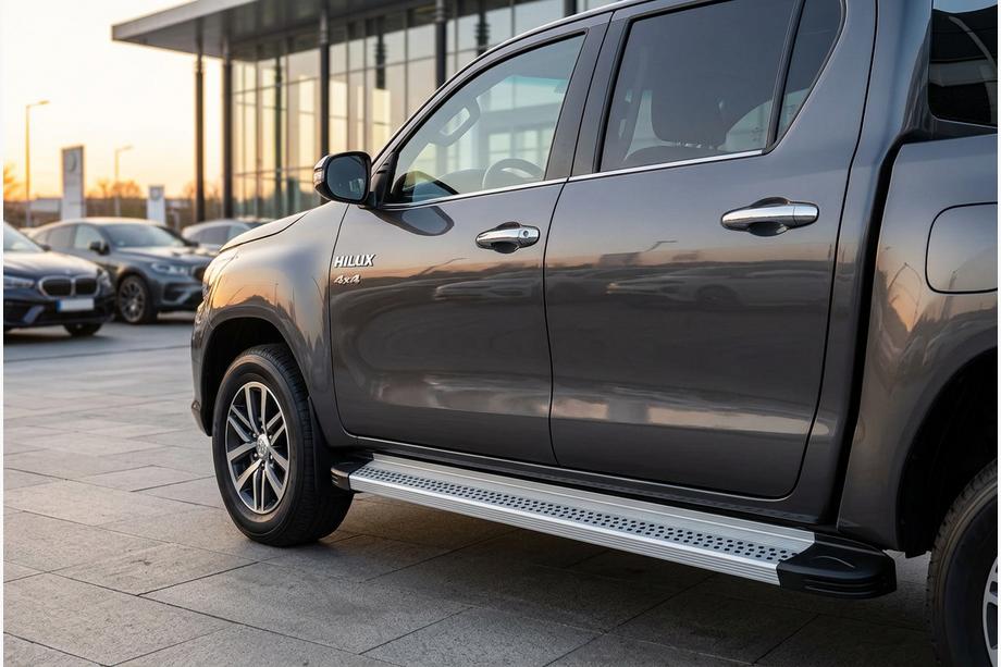Toyota Hilux 2015– Bočné nášľapy Maya V2 (2 ks, hliník) Image
