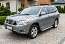 Toyota Highlander 2008–2013 Bočné nášľapy Maya V2 (2 ks, hliník) fotografia 1