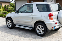 Toyota Rav 4 2001–2005 Bočné nášľapy Maya V2 (2 ks, hliník) fotografia 1