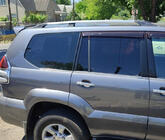 Toyota Land Cruiser Prado 120 2002–2009 Chrómové turecké strešné lyžiny Plastové pätky fotografia 1