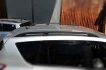 Toyota Rav 4 2006–2013 Čierne turecké strešné lyžiny Krátky rázvor, plastové pätky fotografia 6