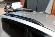 Toyota Rav 4 2006–2013 Čierne turecké strešné lyžiny Krátky rázvor, plastové pätky fotografia 3