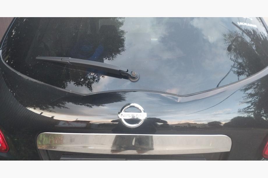 Nissan Qashqai 2010–2014 Nerezová ozdobná lišta nad ŠPZ Fotografia 2