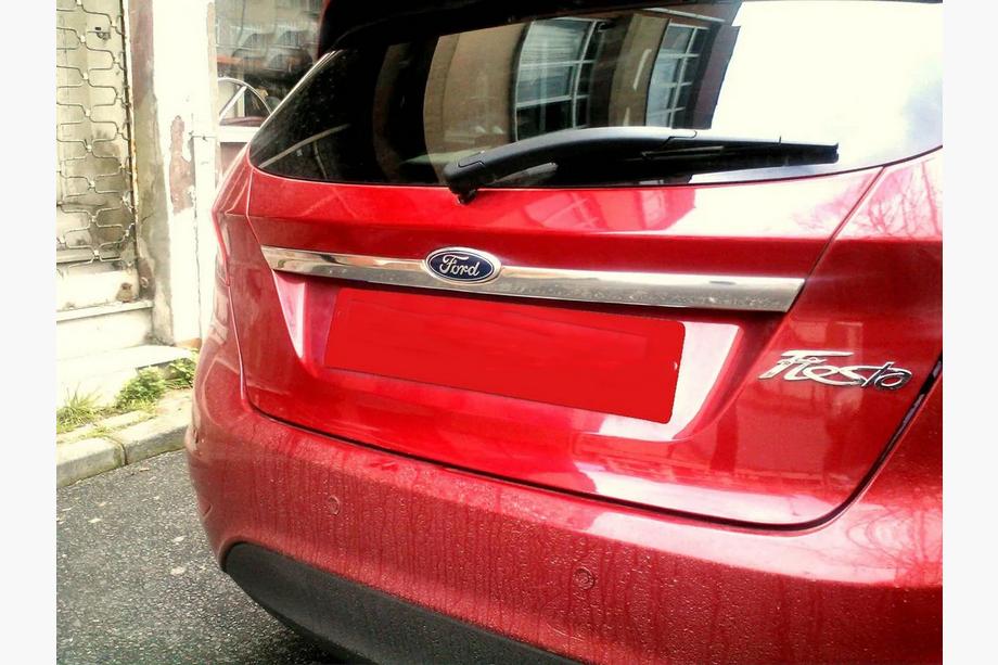 Ford Fiesta 2008–2017 Chrómová lišta nad ŠPZ (nerez) OmsaLine – talianska nehrdzavejúca oceľ Image