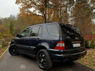 Mercedes ML W163 1997–2005 Nerezová lišta nad ŠPZ Carmos - turecká oceľ fotografia 3