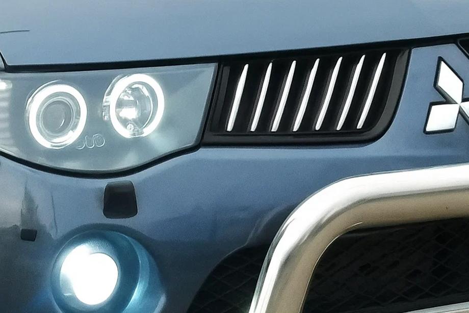 Mitsubishi L200 2006–2015 Nerezové lišty na masku chladiča (14 ks) Carmos - turecká oceľ Image