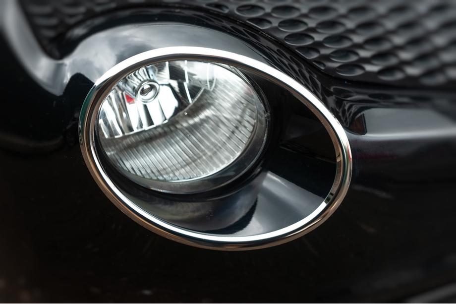 Nissan Juke 2010–2019 Nerezové kryty predných svetiel (2 ks) Image