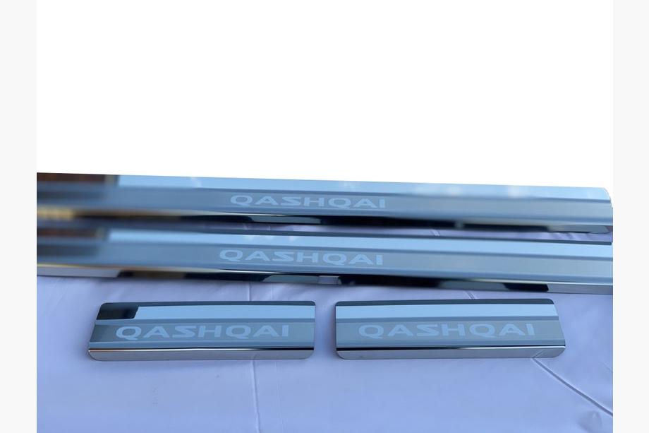 Nissan Qashqai 2010–2014 Nerezové prahové lišty Nataniko (4 ks) Štandard – lepiaca páska Lohmann, 0,5 mm Image
