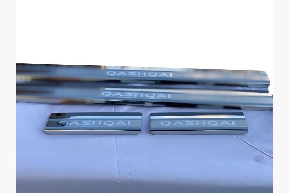 Nissan Qashqai 2014–2021 Nerezové prahové lišty Nataniko (4 ks) Štandard – lepiaca páska Lohmann, 0,5 mm Image