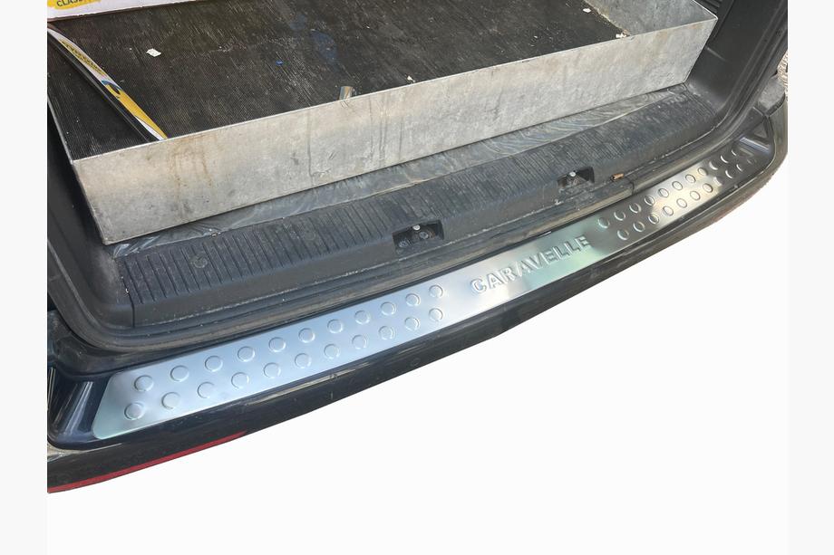 Volkswagen T5 2010–2015 Rovná lišta na zadný nárazník (Omsa, nerez) Multivan Image