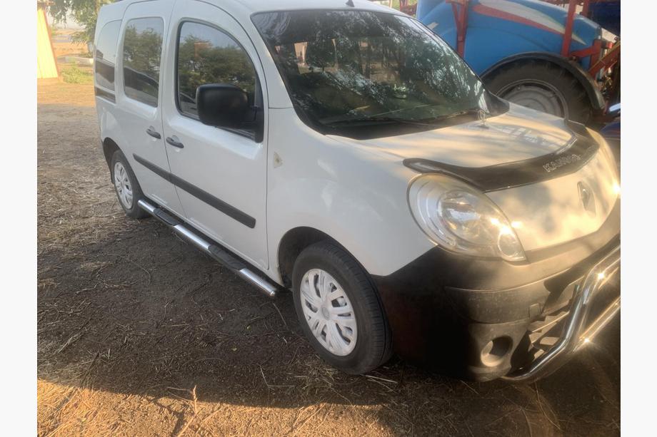 Renault Kangoo 2008–2020 Bočné prahové rúrky BB002 (2 ks, nerez) 60 mm, dlhý rázvor Fotografia 9