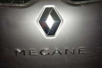 Renault Megane III 2009–2016 Nápis Megane 908897337R (270 mm x 25 mm) fotografia 2