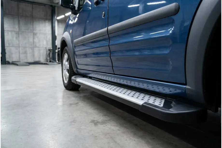 Ford Connect 2010–2013 Bočné nášľapy typu X5 (2 ks, hliník) Image