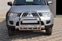 Mitsubishi Pajero Sport 2008–2015 Predný ochranný rám QT007 (nerez) fotografia 1