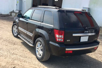 Jeep Grand Cherokee WK 2004–2010 Bočné nášľapy Maydos V2 (2 ks, nerez) fotografia 5