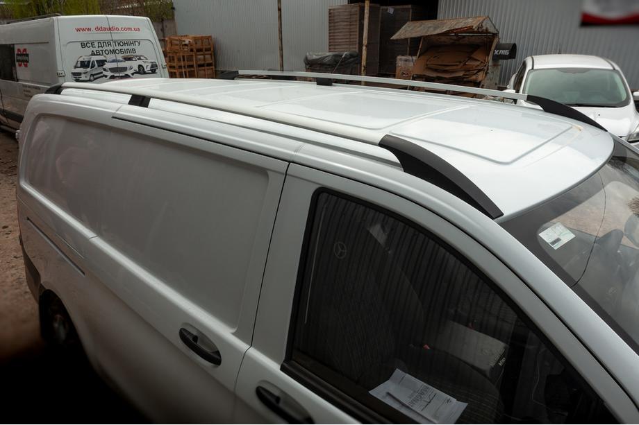 Mercedes Vito/V-trieda W447 2014– Strešné lyžiny ELITE chróm (plastová pätka) Krátky rázvor (Short, Compact) Image