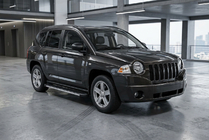 Jeep Compass 2006–2016 Bočné prahy Maya V1 (2 ks, hliník) fotografia 1