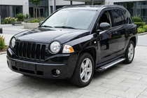 Jeep Compass 2006–2016 Bočné nášľapy Line (2 ks, hliník) fotografia 1