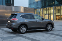 Nissan X-trail T32/Rogue 2014–2021 Bočné nášľapy Maydos V1 (2 ks, hliník / nerez) fotografia 1