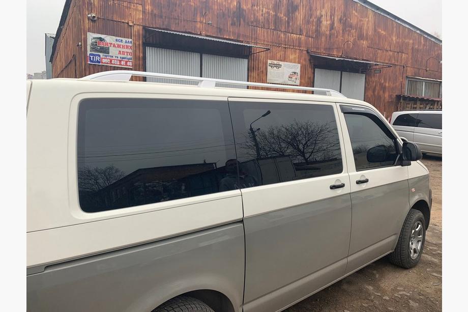 Volkswagen T5 2010–2015 Strešné lyžiny Skyport (biele) Krátky rázvor Fotografia 13