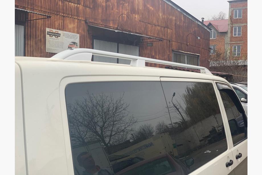 Volkswagen T5 2010–2015 Strešné lyžiny Skyport (biele) Krátky rázvor Fotografia 14