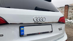 Audi Q5 2008–2017 Chrómová lišta nad ŠPZ (nerez) OmsaLine – talianska nehrdzavejúca oceľ fotografia 1