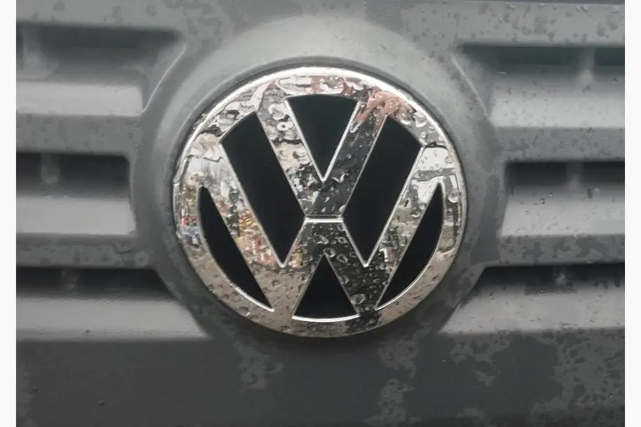 Volkswagen Passat B5 1997–2005 Predný emblém (2001-2005, v štýle originálu) Image