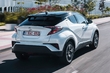 Recenzia hybridného crossoveru Toyota C-HR fotografia 2