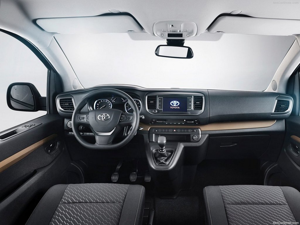 Recenzia mikrobusu Toyota Hiace