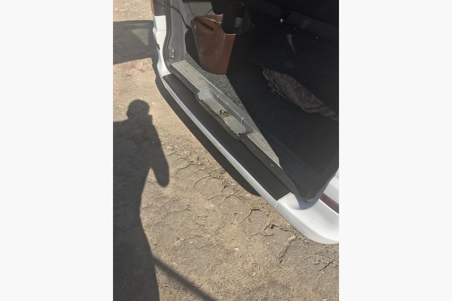 Mercedes Vito W639 2004–2014 Ochranná lišta zadného nárazníka so zahnutím (DDU, plast) Lesklá Fotografia 5
