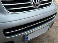 Volkswagen T5 Caravelle 2004–2010 Nerezová lišta na mriežku nárazníka fotografia 1