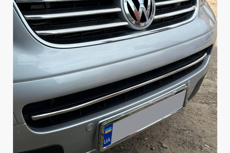 Volkswagen T5 Caravelle 2004–2010 Nerezová lišta na mriežku nárazníka Carmos - turecká oceľ Image