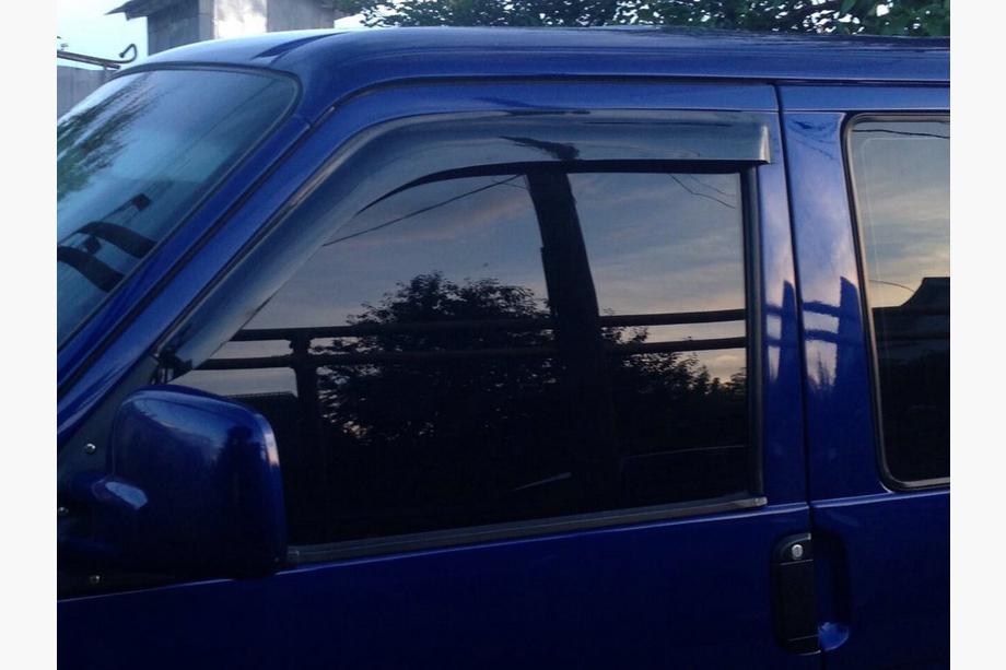 Volkswagen T4 Caravelle/Multivan 1990–2003 Okenné deflektory (2 ks, DDU) Fotografia 4