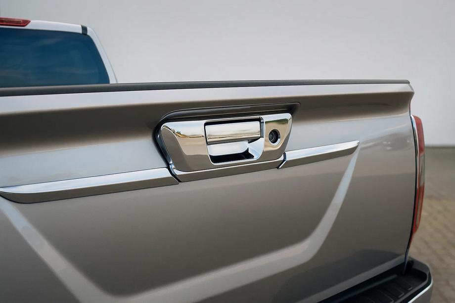 Nissan Navara/NP300 2016– Kryt zadnej kľučky (bez kamery, nerez) Image