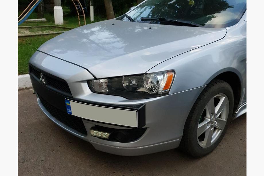 Mitsubishi Lancer X 2008– Držiak ŠPZ (plastový) Image
