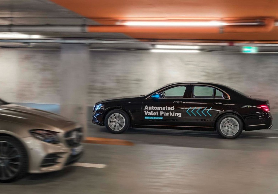 Mercedes-Benz vyvinul autonómny parkovací systém