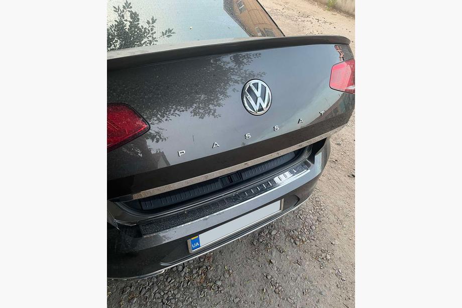 Volkswagen Passat B8 2015–2023 Nerezová lišta hrany kufra SD Image