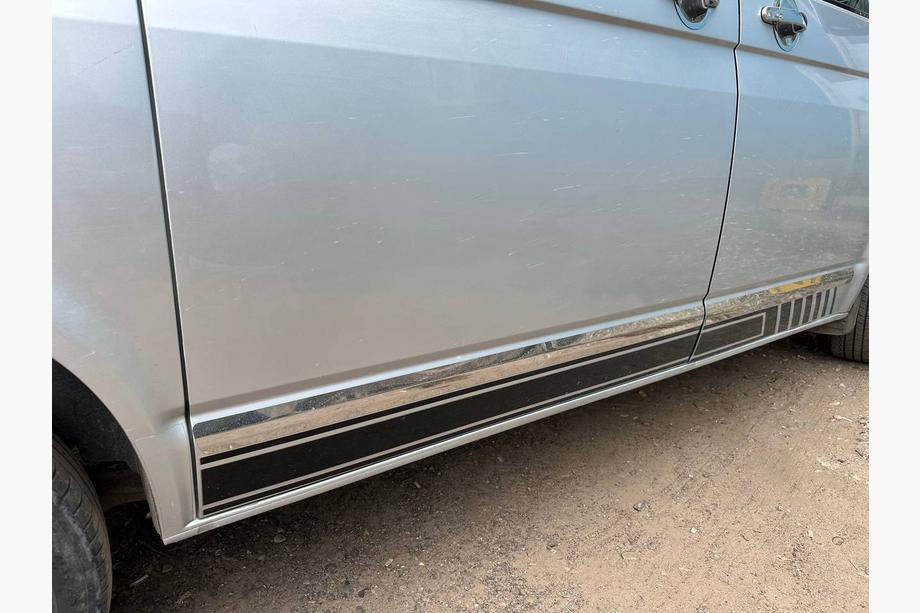 Volkswagen T6 2015–2024 Dverové lišty (nerez, chróm) 1 dvere, dlhá, OmsaLine – talianska nehrdzavejúca oceľ Fotografia 17