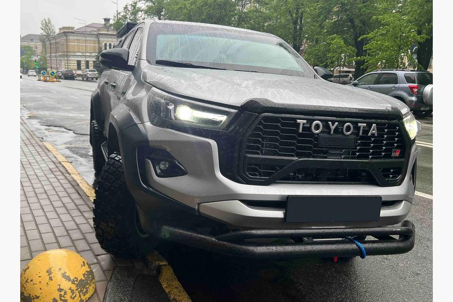 Toyota Hilux 2015– Predný dvojitý ochranný rám Vegas (2015-2020, čierny, 76 mm) Image